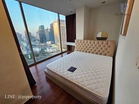 Great cost-effective 2-bedroom condo for rent in Thonglor area. Huge floor-to-ceiling windows in the bedroom, unobstructed view. 300m to BTS Thonglor