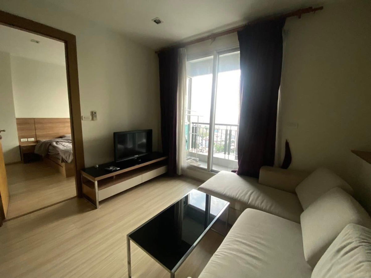 picture For Rent!!!  Rhythm Ratchada Huaikwang  ***22K. per month***  1 Bed 1 Bath   *** 47 sq.m *** MRT Huai Khwang - 2/9