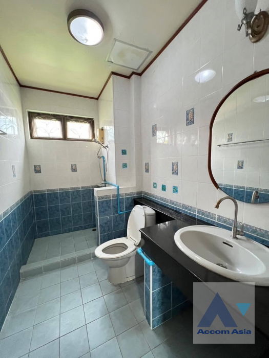 picture 🔼🔽 AccomA 📩 Elegant residence with wood finishes and spacious garden (AA42743) - 17/17