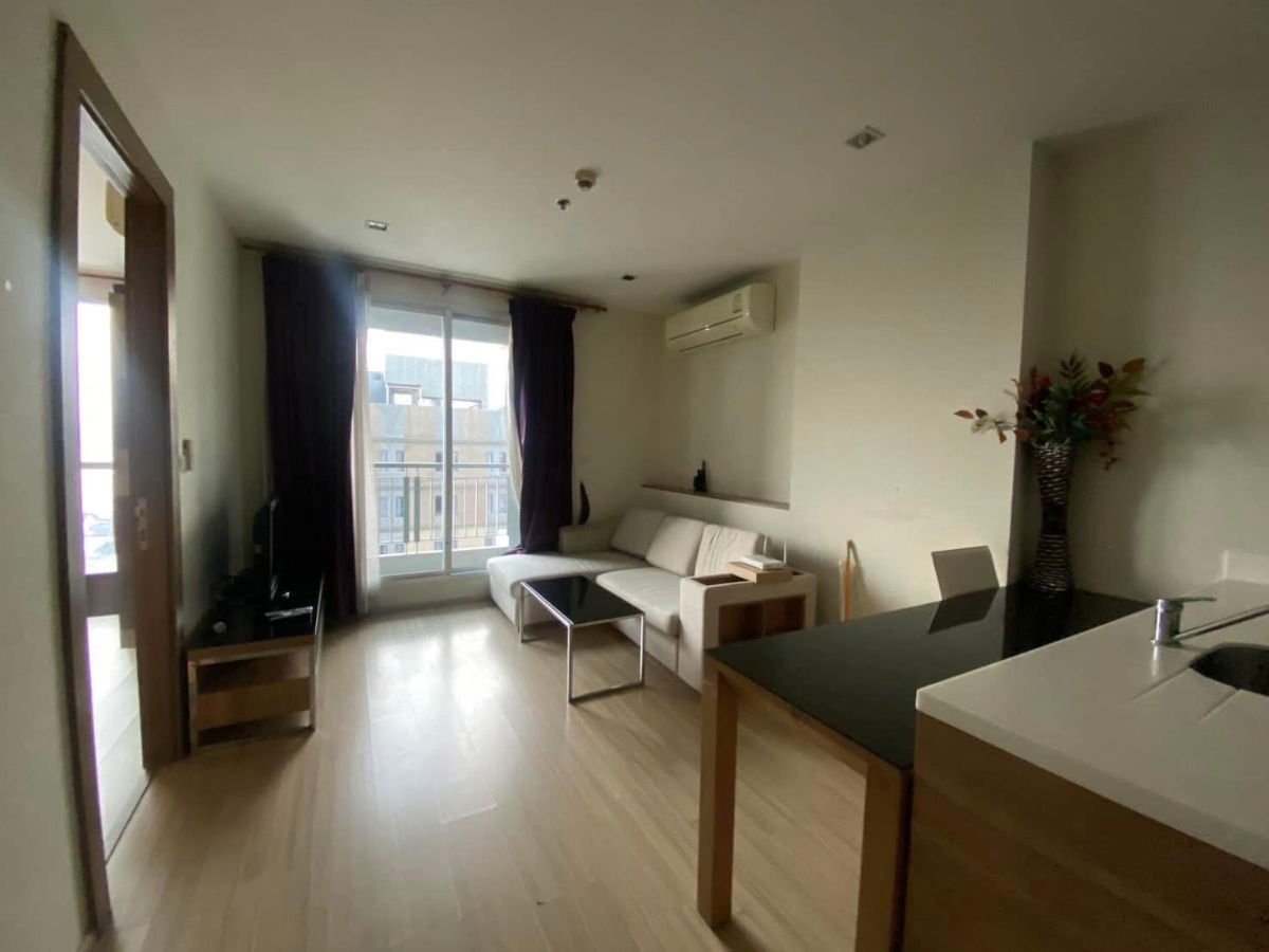 picture For Rent!!!  Rhythm Ratchada Huaikwang  ***22K. per month***  1 Bed 1 Bath   *** 47 sq.m *** MRT Huai Khwang - 1/9