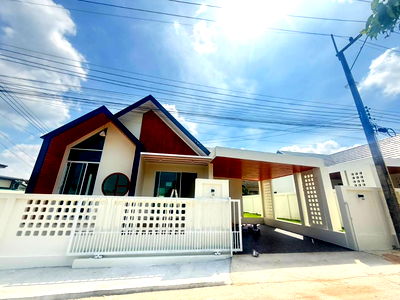 Houses for sale Bang Lamung Chonburi : Selling Phetkanjanaa Village Pattaya