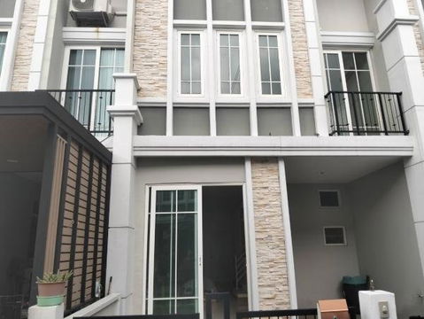ขายทาวน์โฮม 2 ชั้น 16 ตร.ว. หมู่บ้านโกลเด้น ทาวน์ พหลโยธิน-สะพานใหม่ ซ.พหลโยธิน 54/1 ซอย แยก 4 เขตสายไหม
