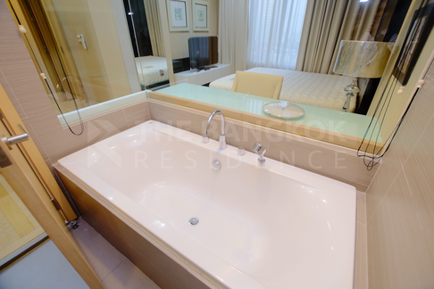 Siri At Sukhumvit Luxuriously Elevated Unit near BTS Thong Lo