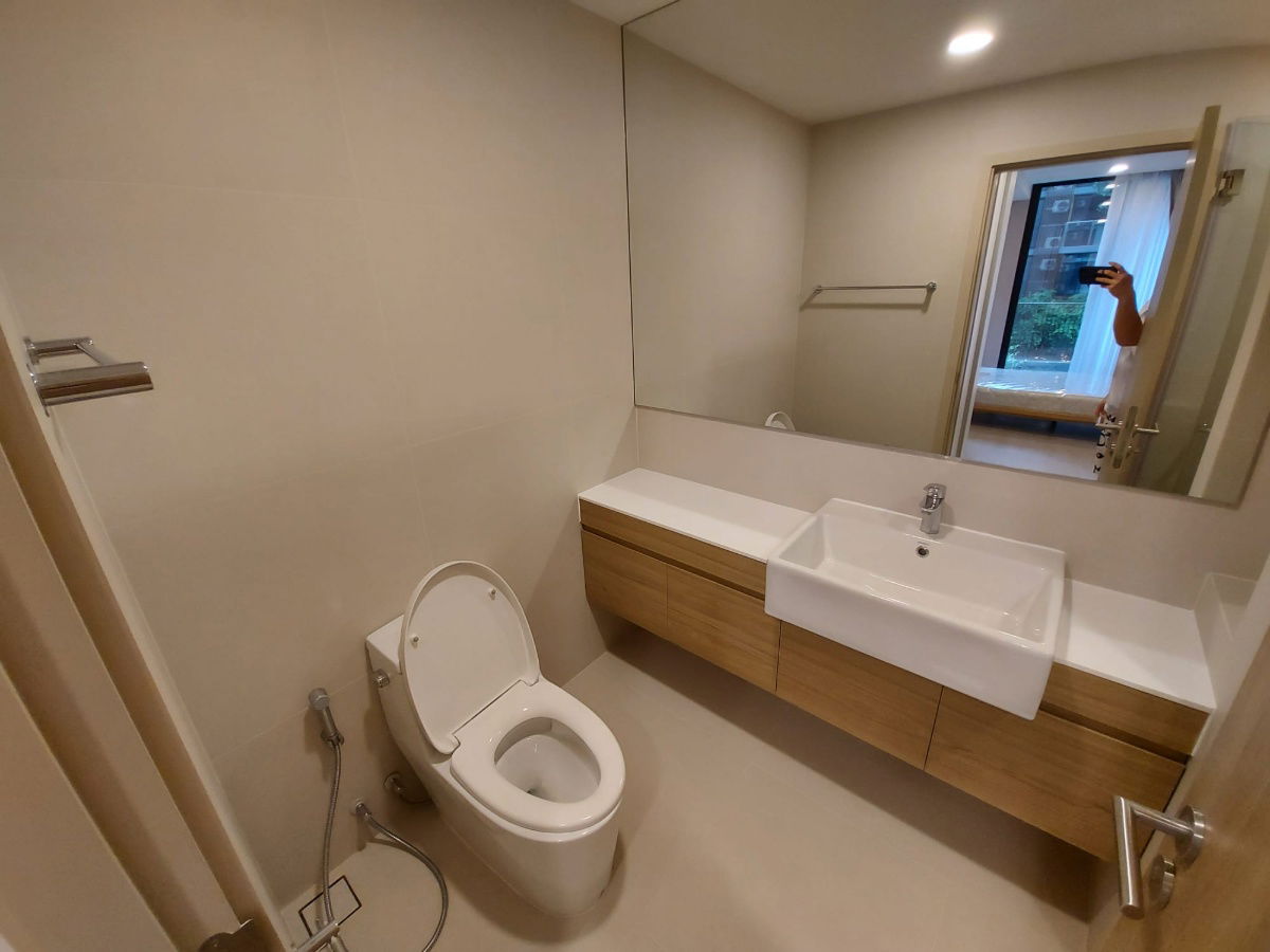 picture Fully furnished 1 Bedroom unit for sell in Noble Ambience Sukhumvit 42. Pool view with a big layout and balcony. The lifestyle of Ekkamai area.  - 16/33