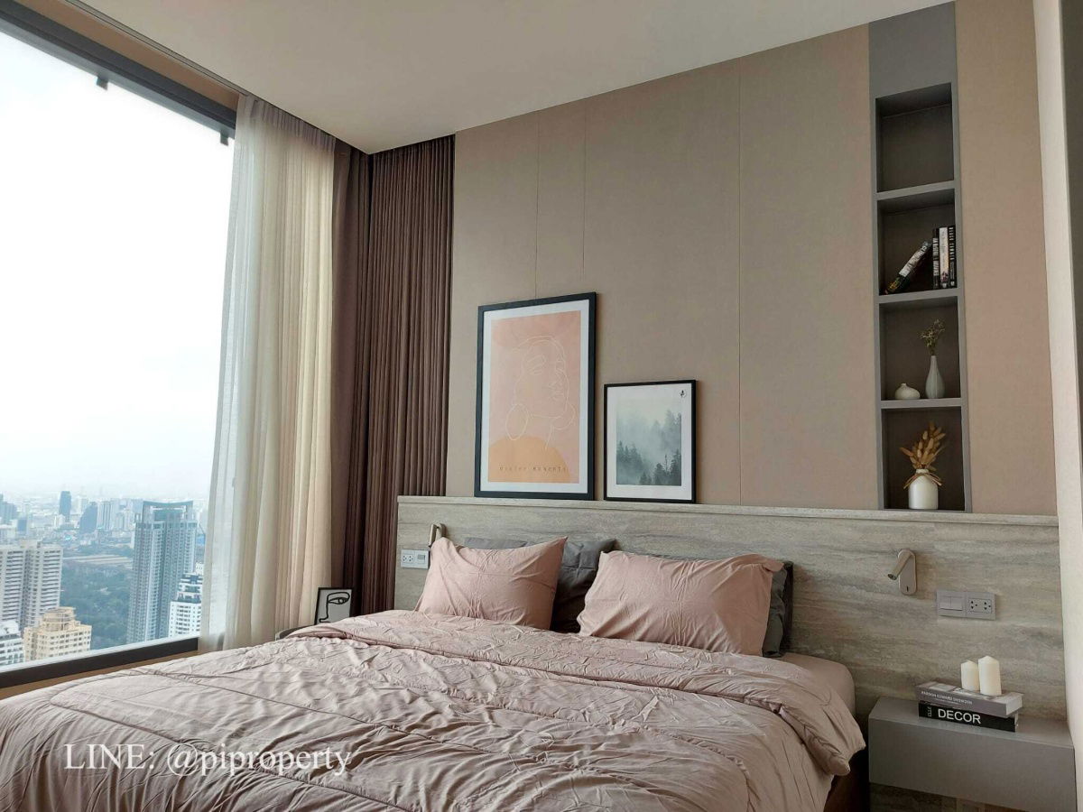 picture Homy and luxury 2 bedrooms unit for rent in the top location Esse Asoke. Well designed with high-level visions. BTS and MRT systems accessing.   - 19/49