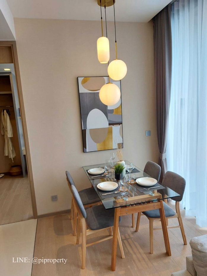 picture Homy and luxury 2 bedrooms unit for rent in the top location Esse Asoke. Well designed with high-level visions. BTS and MRT systems accessing.   - 5/49
