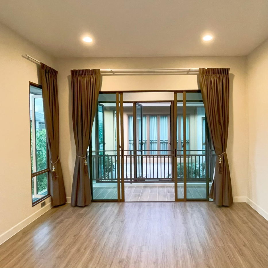รูป ขายด่วนบ้านเดี่ยว ✨ Burasiri Watcharapol ✨ 4 ห้องนอน 4 ห้องน้ำ ติดถนนสุขาภิบาล 5 - รูปที่ 4/11