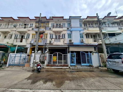 ขายทาวน์เฮาส์ 3 ชั้น หมู่บ้านเอกนคร ซ.ร่วมมิตรพัฒนา แยก3 พร้อมเข้าอยู่ เดินทางสะดวก ใกล้จุดขึ้นทางด่วนรามอินทรา 