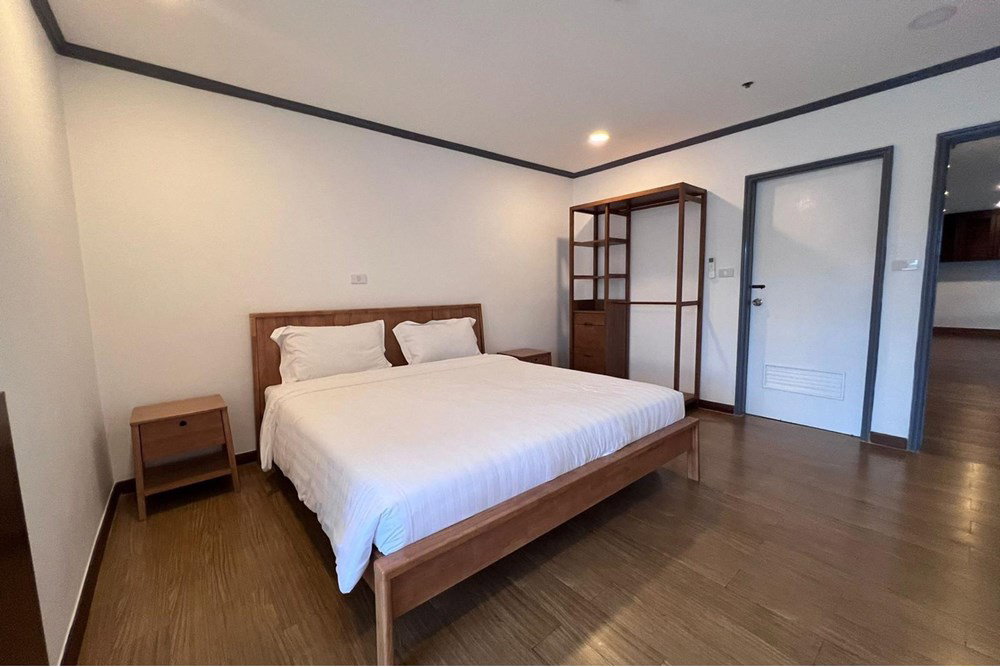 [920081021-131] Patong Beach, walking distance to shops and restaurant,cheap