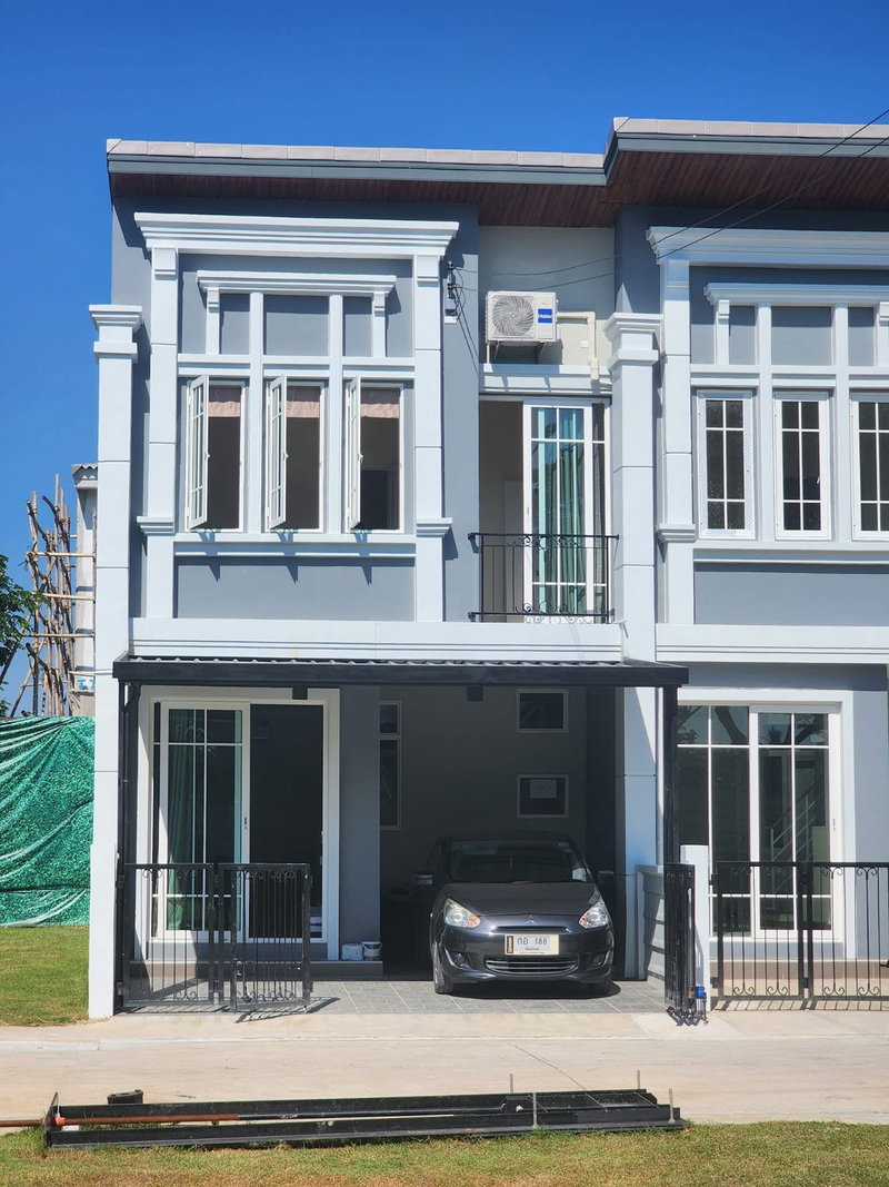 ทาวน์โฮมให้เช่า : 🏡 ให้เช่าทาวน์โฮมหลังมุม ในโครงการหรู พร้อมเฟอร์นิเจอร์ครบชุด ทำเลดีมาก เดินทางสะดวก ใกล้รวมโชค มีโชคพลาซ่า NIS ห้างสรรพสินค้า และอื่นๆอีกมากมาย