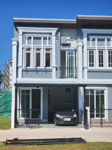 🏡 ให้เช่าทาวน์โฮมหลังมุม ในโครงการหรู พร้อมเฟอร์นิเจอร์ครบชุด ทำเลดีมาก เดินทางสะดวก ใกล้รวมโชค มีโชคพลาซ่า NIS ห้างสรรพสินค้า และอื่นๆอีกมากมาย