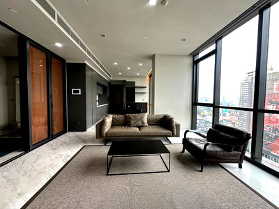 Condos for rent : ● Modern style ● 15+ Floor 125.20 sq.m. 2 Beds | Condo Near J Avenue Thonglor 2 mins., BTS Thonglor 5 mins. and Donki Mall 7 mins.