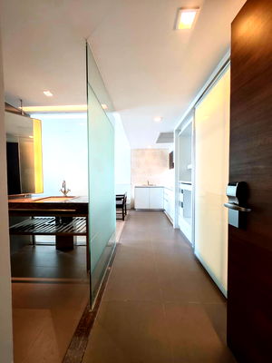 เช่าคอนโด อาคารสาทรธานี ทาวเวอร์ : สาธร เฮริเทจ คอนโดที่อยู่เหมือนอยู่โรงแรม ห้อง Studioขนาดใหญ่ 40 Sqm.