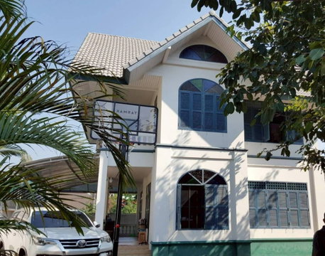 2 Story house for sale , near meechok plaza 500 m. near nis school, napa school , tonkla school .