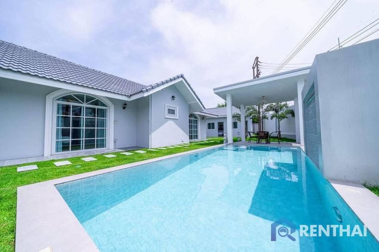 Newly renovated single-storey house with private pool.