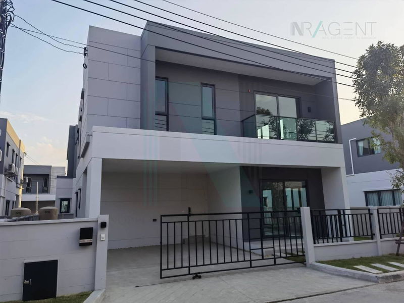 บ้านเดี่ยวให้เช่า : ให้เช่าบ้านเดี่ยว 2 ชั้น เซนโทร บางนา 4 ห้องนอน 4 ห้องน้ำ