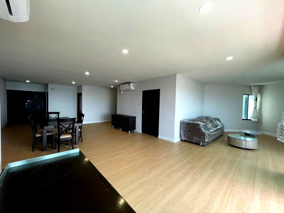 Condos for rent : LTH12754 - Sathorn Gardens Condo FOR RENT Size 230 sqm. 3 beds 4 baths Near MRT Lumpini Station ONLY 95K/Month