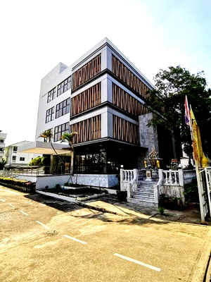 สำนักงาน ถนนลาดพร้าว :  ให้เซ้งอาคารสำนักงาน 4ชั้น ใกล้รามคำแหง ตกแต่งพร้อม เหมาะสำหรับ คลีนิคเสริมความงาม 