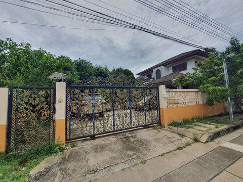 Single house for sale in Kanchanalak 3 Village, Nonthaburi, located on Kanchanaphisek Road. Land area: 159 square wah