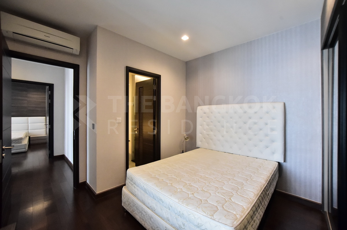 picture Ivy Ampio near MRT Cultural Center of Thailand Station The Privilege of Luxury in an Economic Hub Location - 1/10