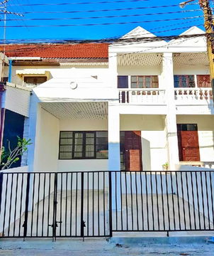 Paradise Park 1.4 km. Chaloem Phra Kiat9 MRT SriUdom 900m. Townhouse for rent 2-storey 26sq.wa. 210s