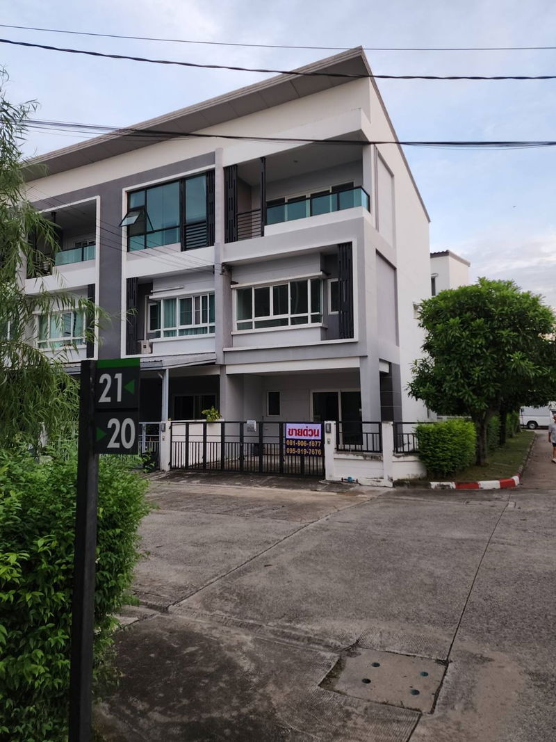 ขายทาวน์โฮม : ขายทาวน์โฮม The Ricco Town Wacharapol  3ชั้น หลังมุม    ซ.ร่วมมิตรพัฒนา(ห้าแยก)วัชรพล  บางเขน