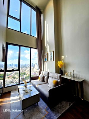 Condos for rent BTS Victory Monument : High floor duplex 2 Beds unit for rent in Ideo Q Victory. 0 meter from BTS Victory and century the movie plaza