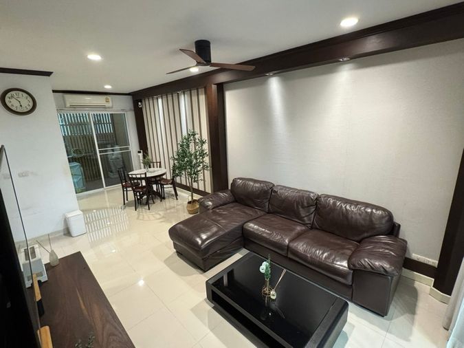 ให้เช่าทาวน์โฮม 3 ห้องนอน 167 ตร.ม. 20 ตร.ว. บ้านกลางเมือง เอสเซ้นส์ สาทร - ตากสิน 2