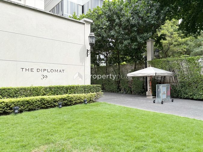 The Diplomat 39