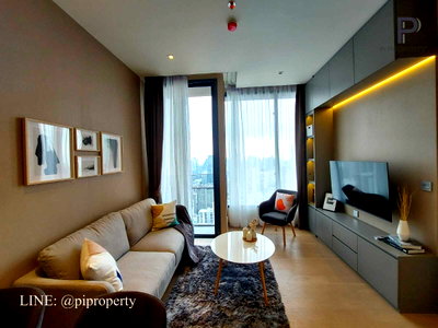Condos for rent BTS Asok : Sensible and unique interior. Splendid city view from the top location of Asoke Bangkok. Big 1Bedroom unit and super high floor for rent in Esse Asoke