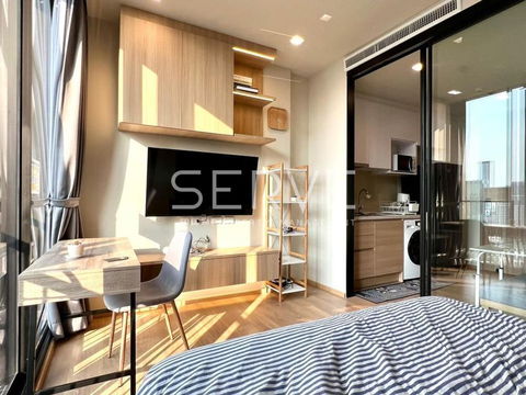 Studio with Partition Nice Room High Fl. 15+ Good Location Close to BTS Phrom Phong 500 m. / Rent-Noble Around 33