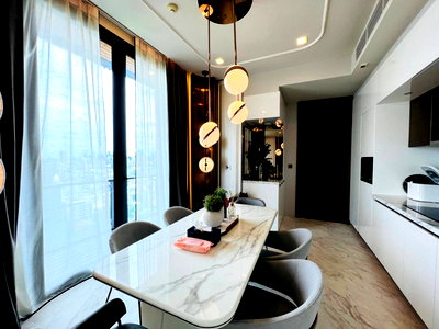 Condos for rent : ♦ Modern Luxury style ♦ 20+ Floor | 125.20 sq.m. 2 Beds | Condo Near J Avenue Thonglor 2 mins., BTS Thonglor 5 mins. and Donki Mall 7 mins.