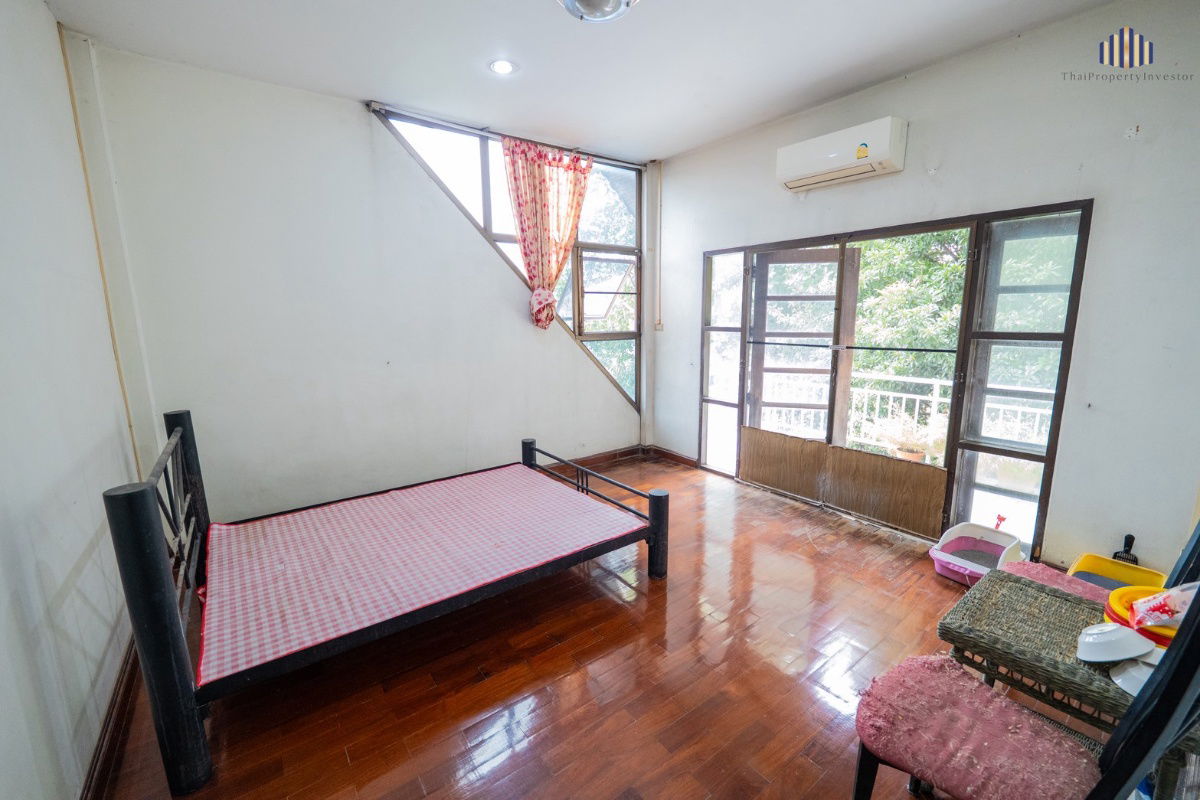 รูป บ้านเดี่ยว2 ชั้น มบ.เอกบุรี พร้อมสวนรอบบ้านบรรยากาศร่มรื่น เงียบสงบ เดินทางสะดวกใกล้ทางด่วนและถนนรามอินทรา บนเนื้อที่ 1 ไร่ 12 ตร.วา - รูปที่ 12/15