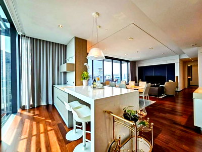 คอนโดให้เช่า : ♦ Modern Luxury ♦ ชั้น 30+ 188.62 ตร.ม. | 3 ห้องนอน ตกแต่งครบ | ใกล้ BTS พร้อมพงษ์ 2 นาที, EmQuartier 3 นาที