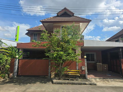 House for sale , sansai , chiangmai near metamall , near prince royal school , dara school. 