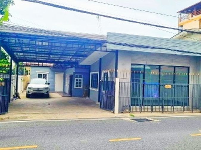 6 BED BTS Yaek Kapo 1.5km. For rent 2-storey detached house 2 houses on the main road 100 sq.w.