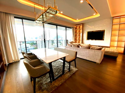 คอนโด BTS ทองหล่อ : ♦ Ultimate class ♦ ชั้น 10+ 201.43 ตร.ม. | 3 ห้องนอน วิวเมือง | ใกล้ เอททองหล่อ 1 นาที, ดองกิ มอลล์ 2 นาที, BTS ทองหล่อ 4 นาที