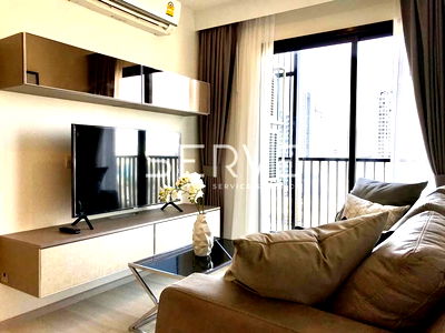 คอนโดให้เช่า : 2 Beds Large Room Good Location Next to MRT Phetchaburi 130 m. & Arl Makkasan 20 m. / For Rent-Life Asoke