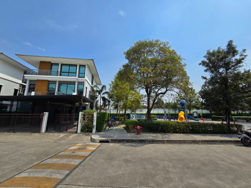 ขายบ้านเดี่ยว : A012 - Supalai Essence Ladprao 107 ( ศุภาลัย เอสเซ้นส์ ลาดพร้าว 107 )