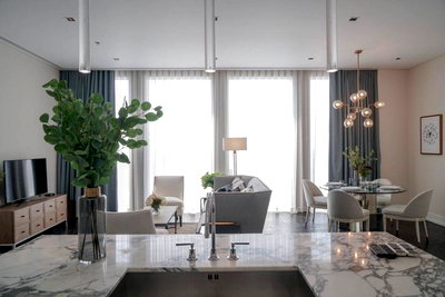 คอนโดให้เช่า : ♢ Nice Decoration ♢ ชั้น 40+ 147.00 ตร.ม. | 2 ห้องนอน 3 ห้องน้ำ | ใกล้ BTS ช่องนนทรี 2 นาที, คิง เพาเวอร์ มหานคร 3 นาที, ตรีนิตีมอลล์ 3 4 นาที