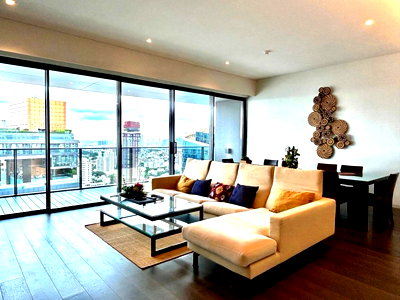 Condos for rent : ● Nice Decoration ● 20+ Floor 200 sq.m. | 3 bedrooms, city view | Near Eight Thonglor 1 min., Donki Mall 2 mins., BTS Thonglor 4 mins.