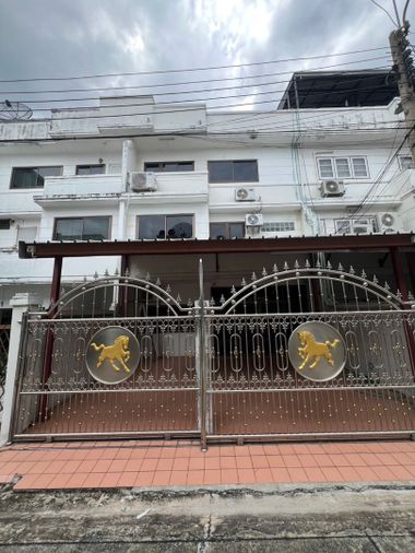 ให้เช่าทาวน์โฮม 4 ห้องนอน 32 ตร.ว. หมู่บ้านศรีปราโมทย์