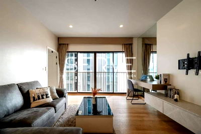 Condos for sale : Corner Unit 1 Bed with Bathtub 56.61 sq.m. High Fl. 15+ BTS Phrom Phong 200 m. / For Sell-Noble Refine