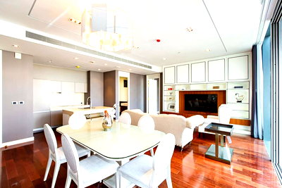 ขายคอนโด : ♦ Luxury style ♦ ชั้น 15+ | 2 ห้องนอน 127 ตร.ม. | ใกล้ BTS พร้อมพงษ์ 110 ม., เอ็มควอเทียร์ 260 ม., เอ็มโพเรียม 260 ม.