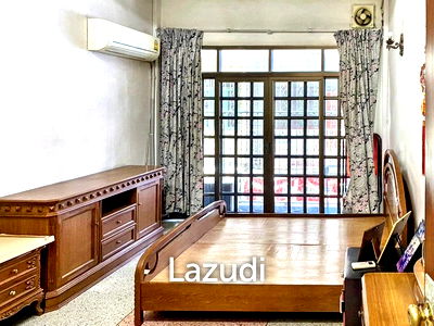 ทาวน์โฮม ถนนสุรวงศ์ : 8 Bed 5 Bath 200 SQ.M Townhouse at Charoenkrung