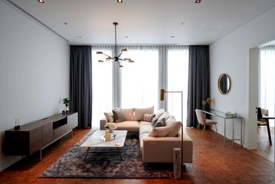 คอนโด BTS ศาลาแดง : ❖ Nice Decoration ❖ ชั้น 25+ 135.21 ตร.ม. | 2 ห้องนอน 3 ห้องน้ำ | ใกล้ BTS ช่องนนทรี 2 นาที, คิง เพาเวอร์ มหานคร 3 นาที, ตรีนิตีมอลล์ 3 4 นาที