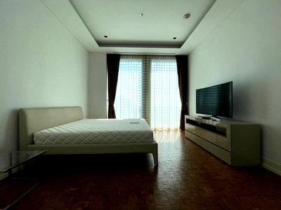 คอนโดให้เช่า : ● Rare ● 45++ Floor 129.00 sq.m. | 2 beds 2 baths | near BTS Chong Nonsi 2 mins, King Power Mahanakhon 3 mins, Sathorn Square 4 mins