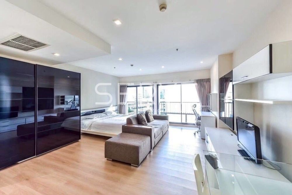 รูป Studio with Bathtub Large Unit with Swimming Pool view Perfect Location BTS Thong Lo /Condo For Rent-Noble Remix - รูปที่ 2/9