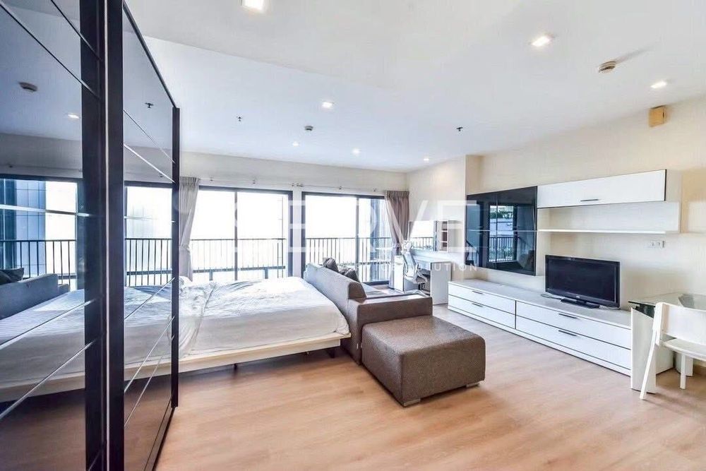 รูป Studio with Bathtub Large Unit with Swimming Pool view Perfect Location BTS Thong Lo /Condo For Rent-Noble Remix - รูปที่ 5/9