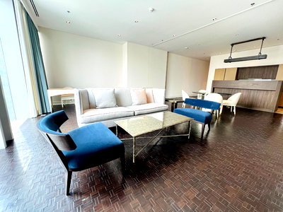 ขายคอนโด : ● Rare Unit ● ชั้น 25++ 211.00 ตร.ม. | 3 ห้องนอน ตกแต่งครบ | ใกล้ BTS ช่องนนทรี 2 นาที, คิง เพาเวอร์ มหานคร 3 นาที, ตรีนิตีมอลล์ 3 4 นาที